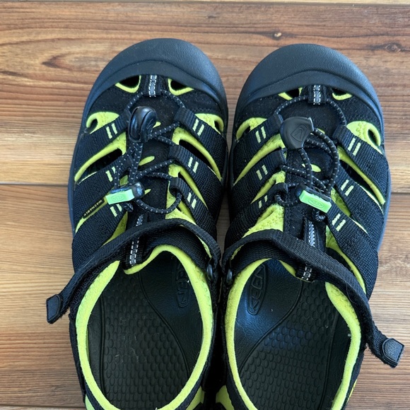 KEEN Black and Neon Green Sandals - Picture 3 of 6